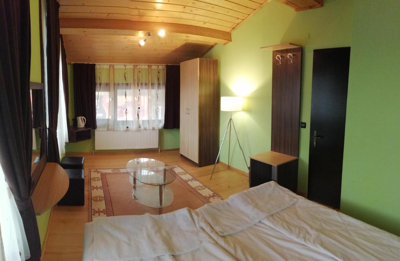 Apartments Black Horse パンポロボ エクステリア 写真