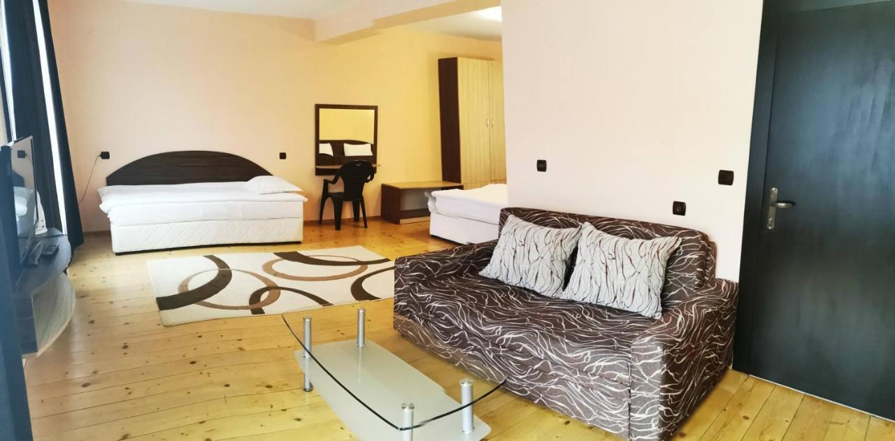 Apartments Black Horse パンポロボ エクステリア 写真