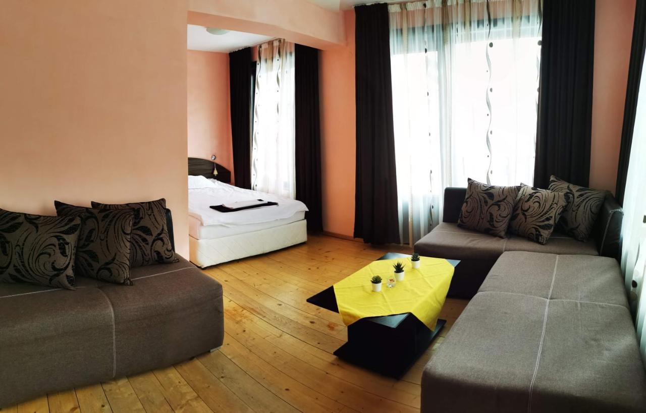 Apartments Black Horse パンポロボ エクステリア 写真