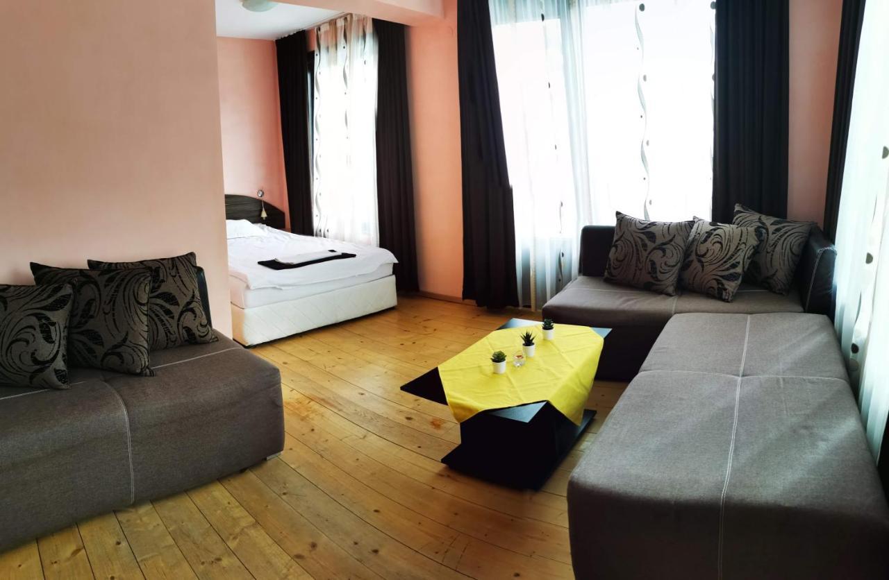Apartments Black Horse パンポロボ エクステリア 写真